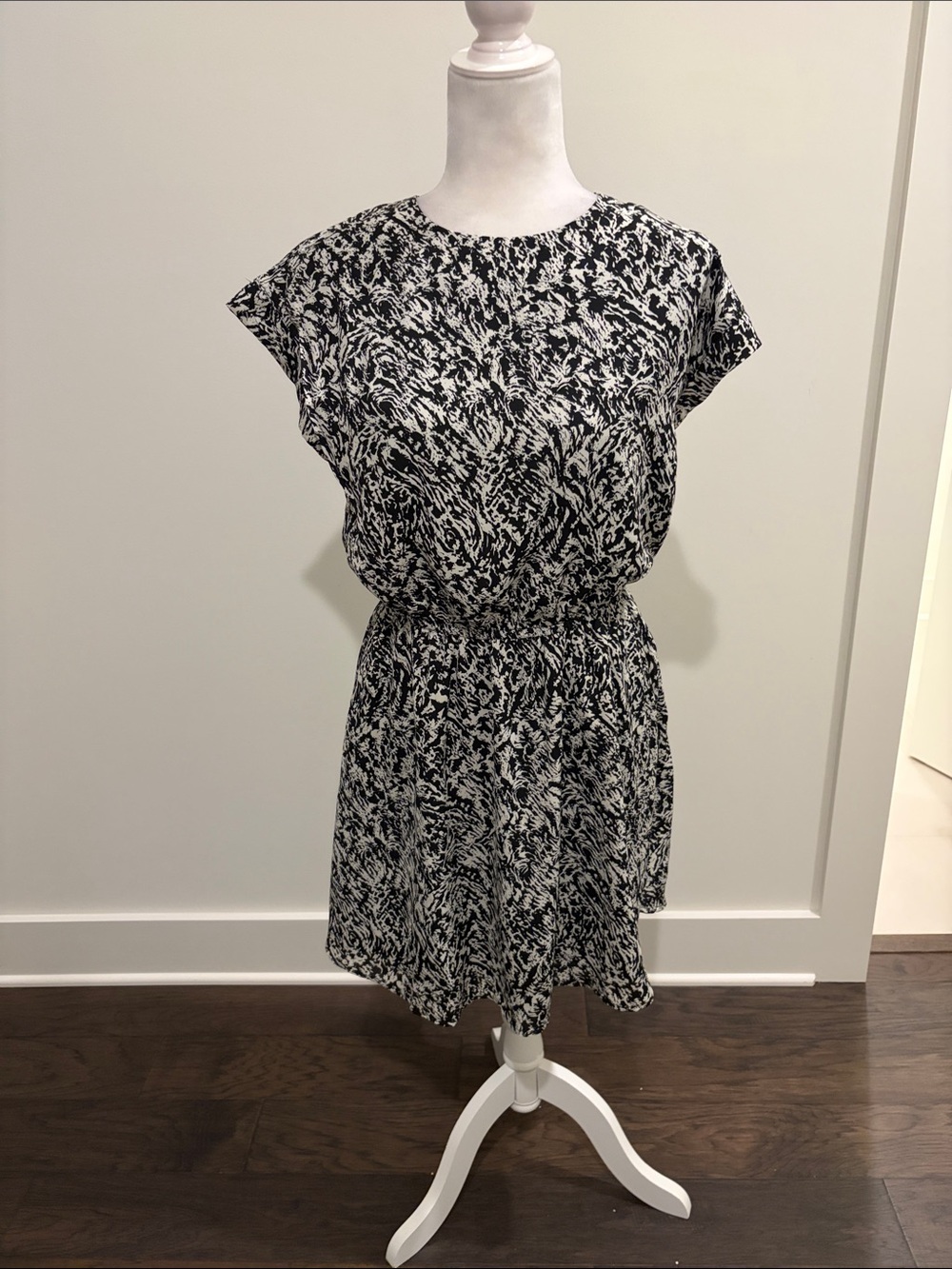 New With Tags Evereve Whitley Dress Sz S